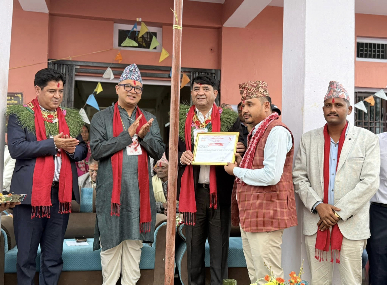 डिलासैनी ५ को प्रशासकीय भवनको उद्योग मन्त्री भण्डारीद्धारा उद्घाटन