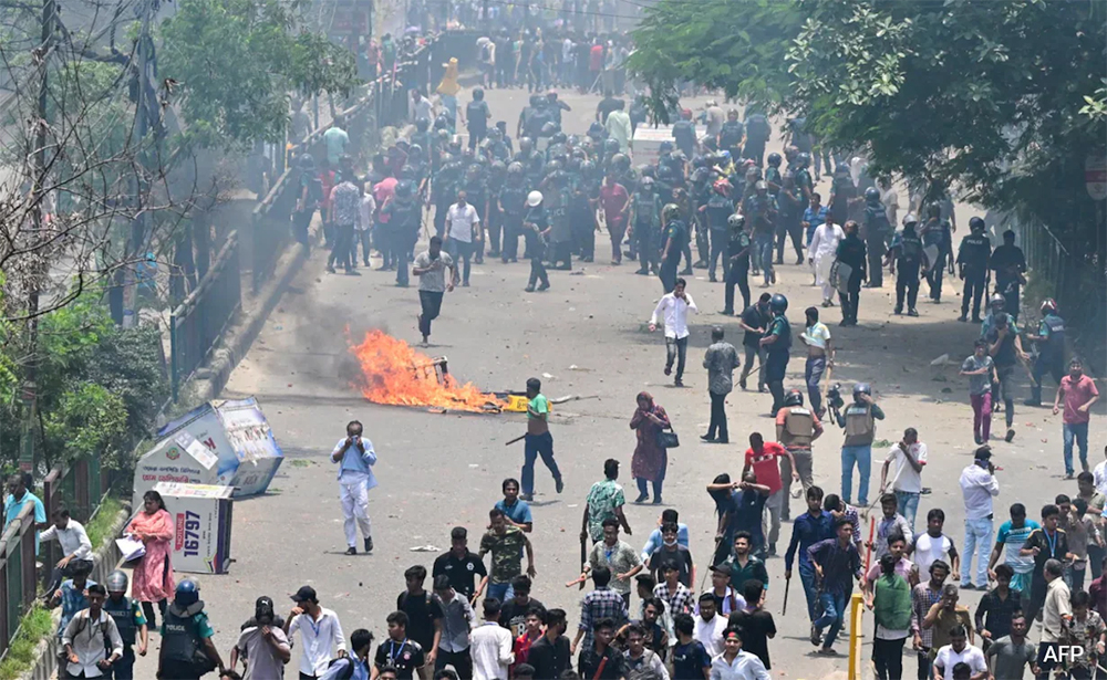 बङ्गलादेशमा राष्ट्रपति साहाबुद्दिनको राजीनामा माग, प्रदर्शनकारीद्वारा राष्ट्रपति भवन कब्जा