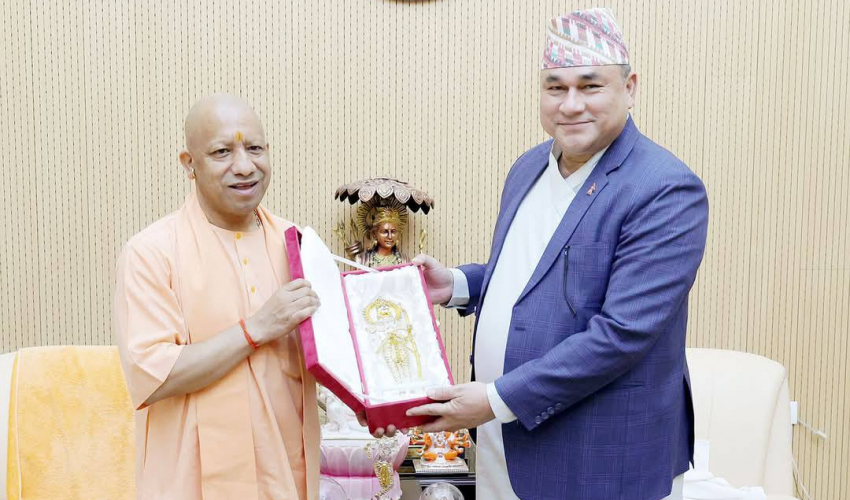 मुख्यमन्त्री शाह र भारतको उत्तर प्रदेशका मुख्यमन्त्री योगीबिच भेट