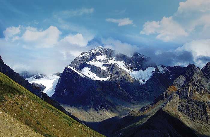 ओलीको दार्चुला भ्रमणपछि चर्चामा आएको ॐ पर्वत