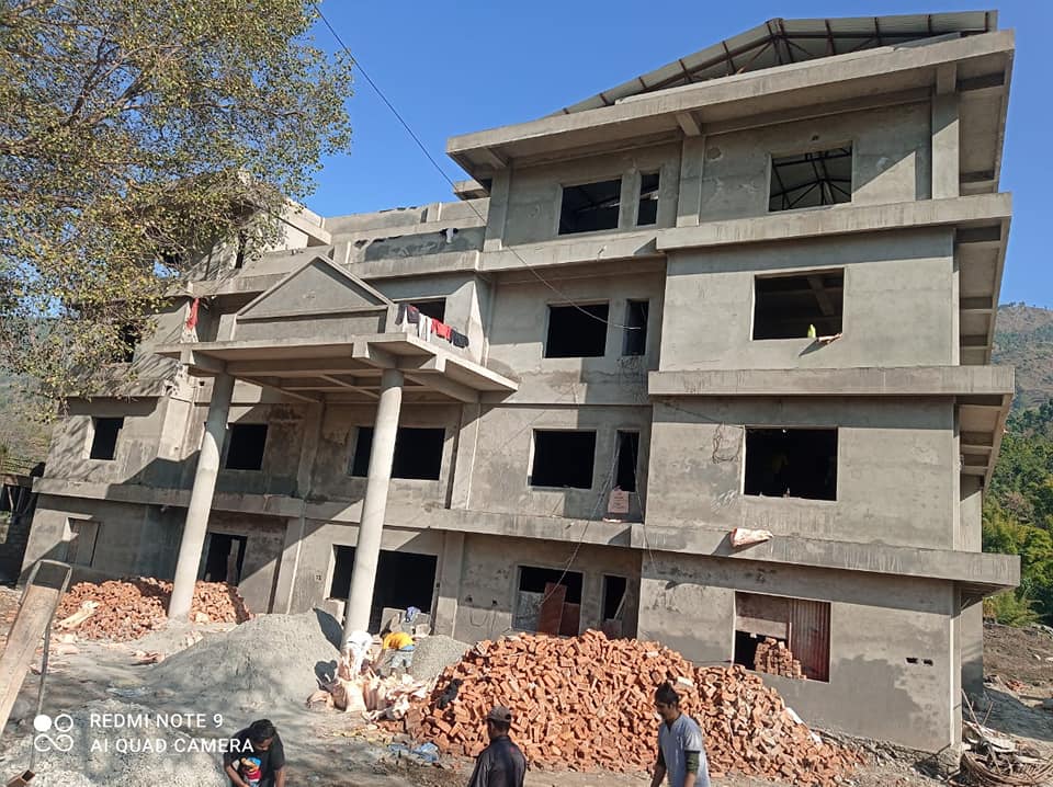 भौतिक पूर्वाधार निर्माणमा शैल्यशिखर नगरपालिका, वडा कार्यालय, प्रशासकीय भवन र आधा दर्जन सडक निर्माण हुदैं